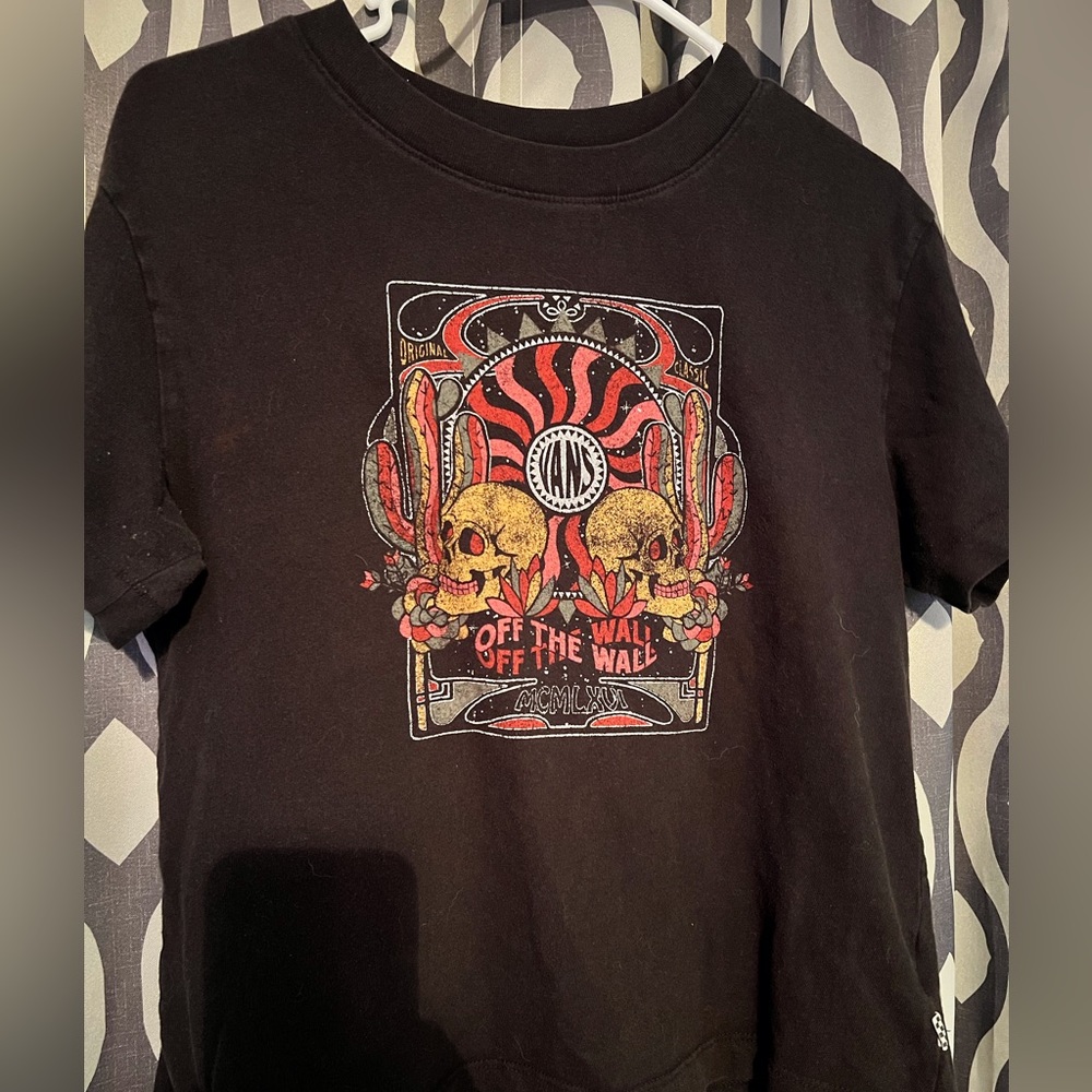 Vans black tee with skulls. Size medium. Will be a little big for small